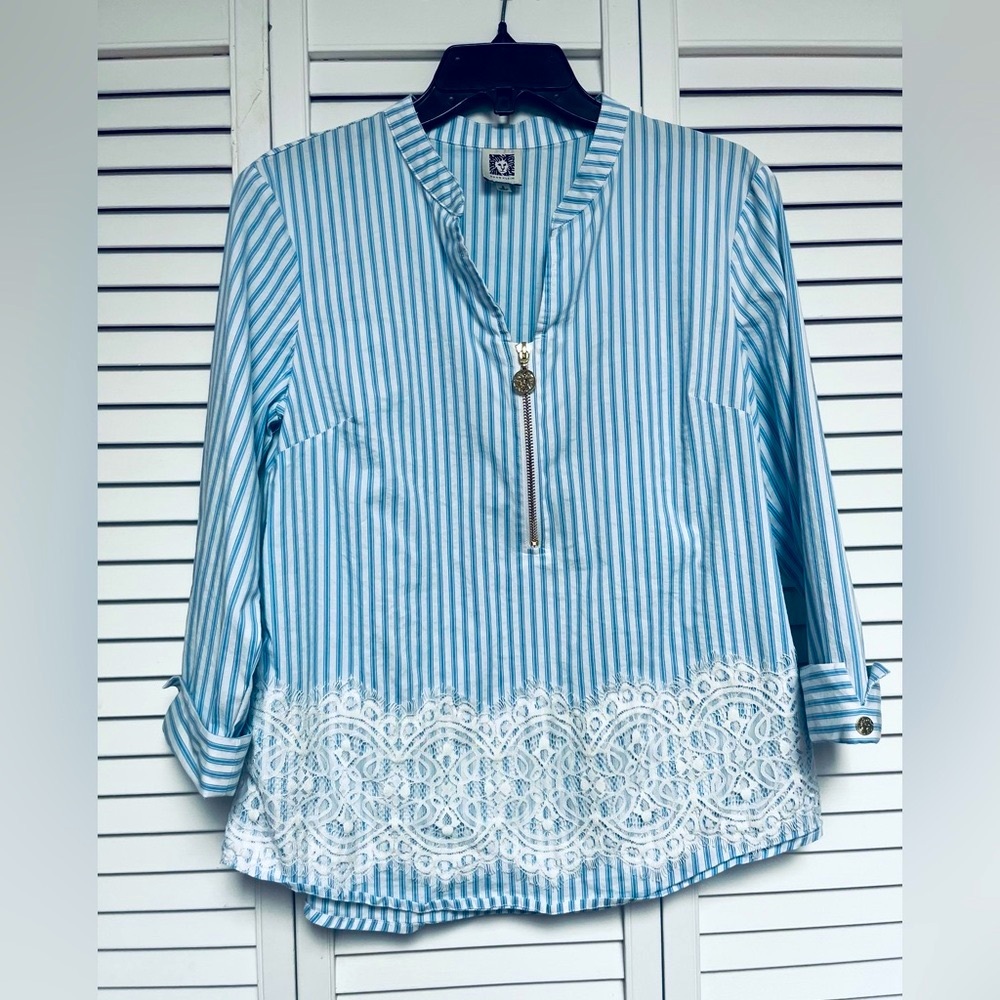 Anne Klein women’s white striped blouse with white lace low front V neck size S